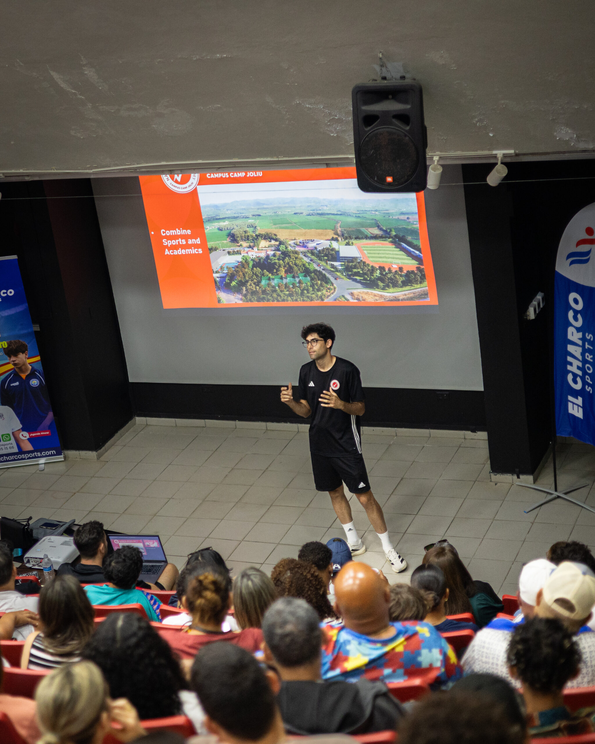 Presentación de programas académicos y deportivos
